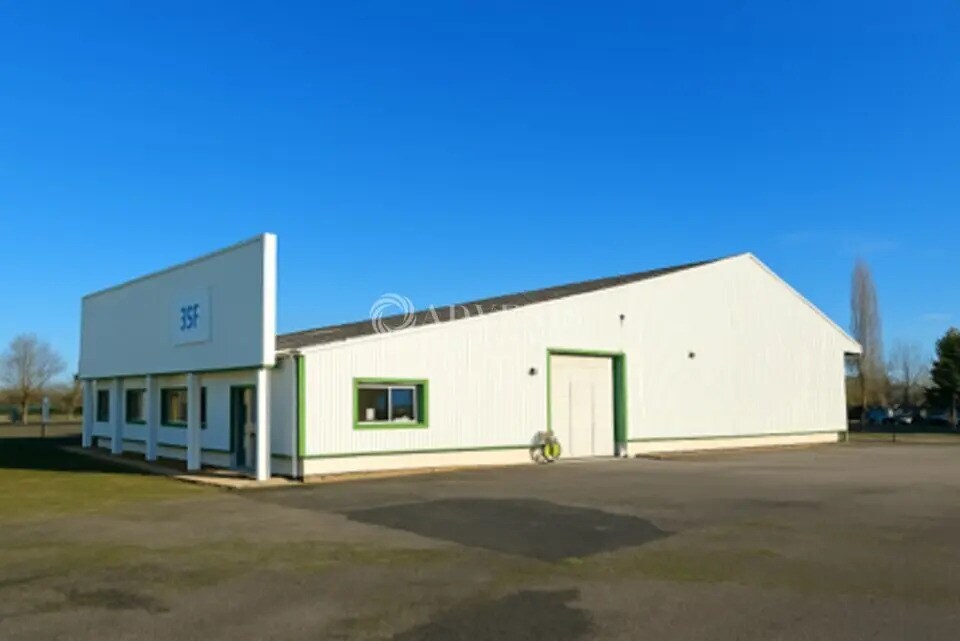 Flex in Saint-Jean-de-Braye for lease Building Photo- Image 1 of 8