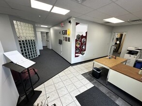 221 7th St, Pittsburgh, PA for lease Interior Photo- Image 2 of 8