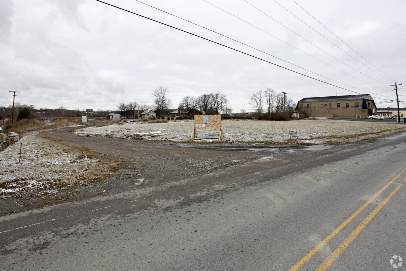 120 S Center Point Rd, Hendersonville, TN 37075