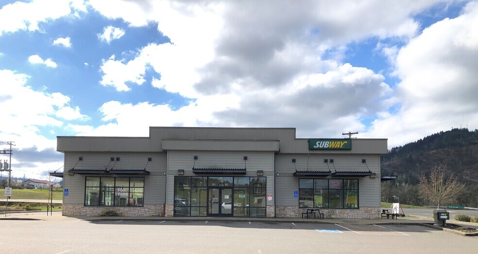 104-108 Clover Leaf Loop, Sutherlin, OR for sale - Primary Photo - Image 1 of 1