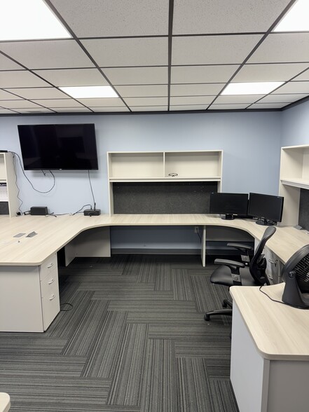 100 Transfer Dr, Highland, MI for sale - Interior Photo - Image 3 of 13