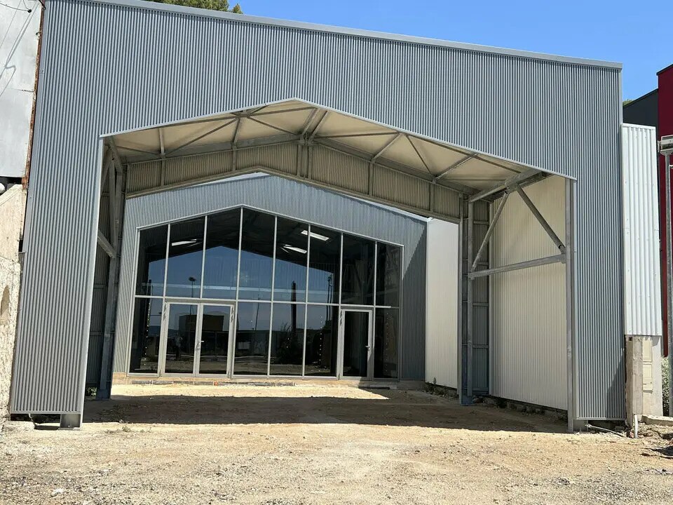 Retail in Vitrolles for lease Building Photo- Image 1 of 6