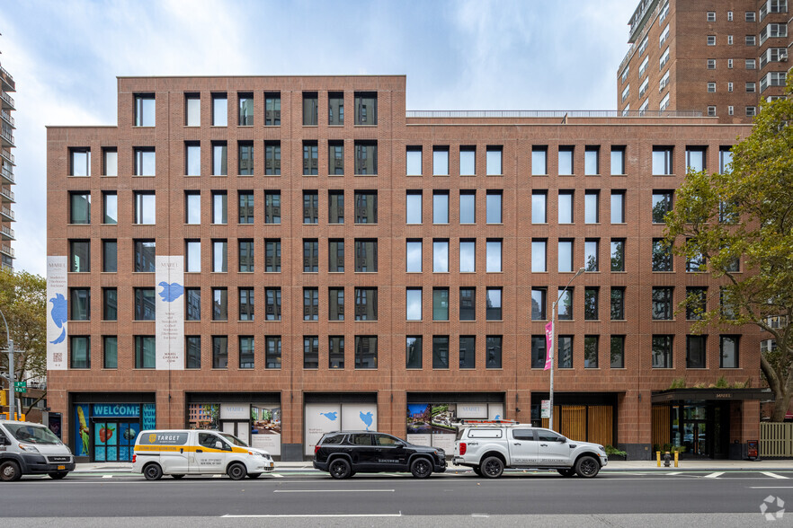 335 Eighth Ave, New York, NY for lease - Building Photo - Image 2 of 2