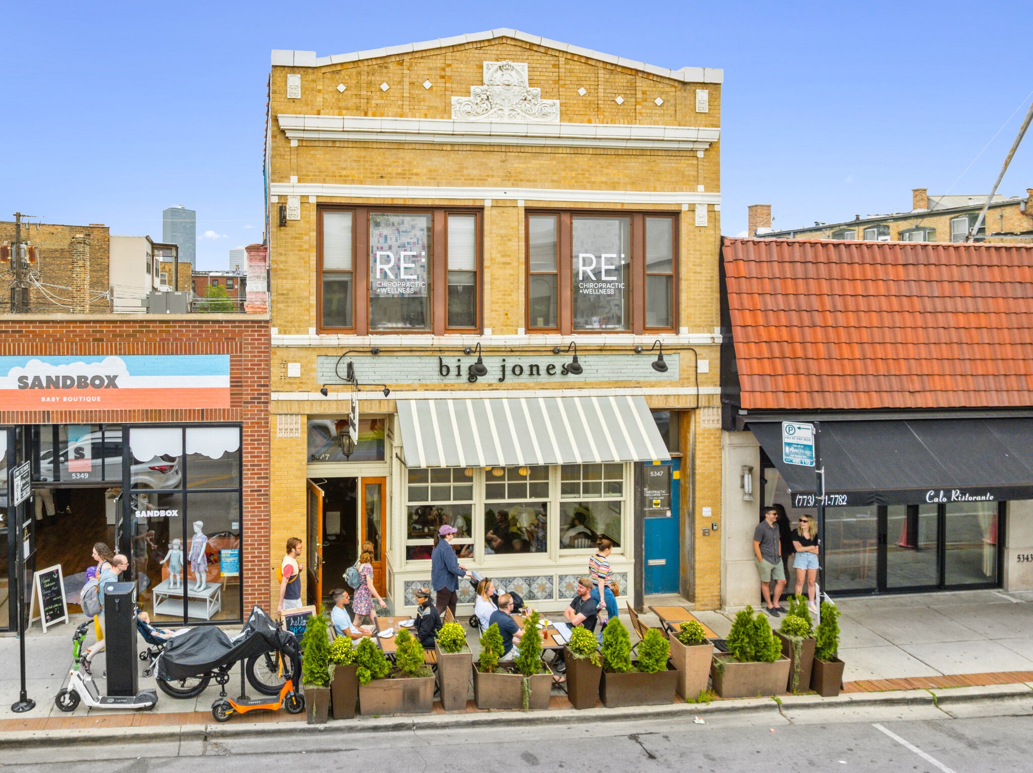 Andersonville Retail Portfolio portfolio of 2 properties for sale on LoopNet.com Primary Photo- Image 1 of 11