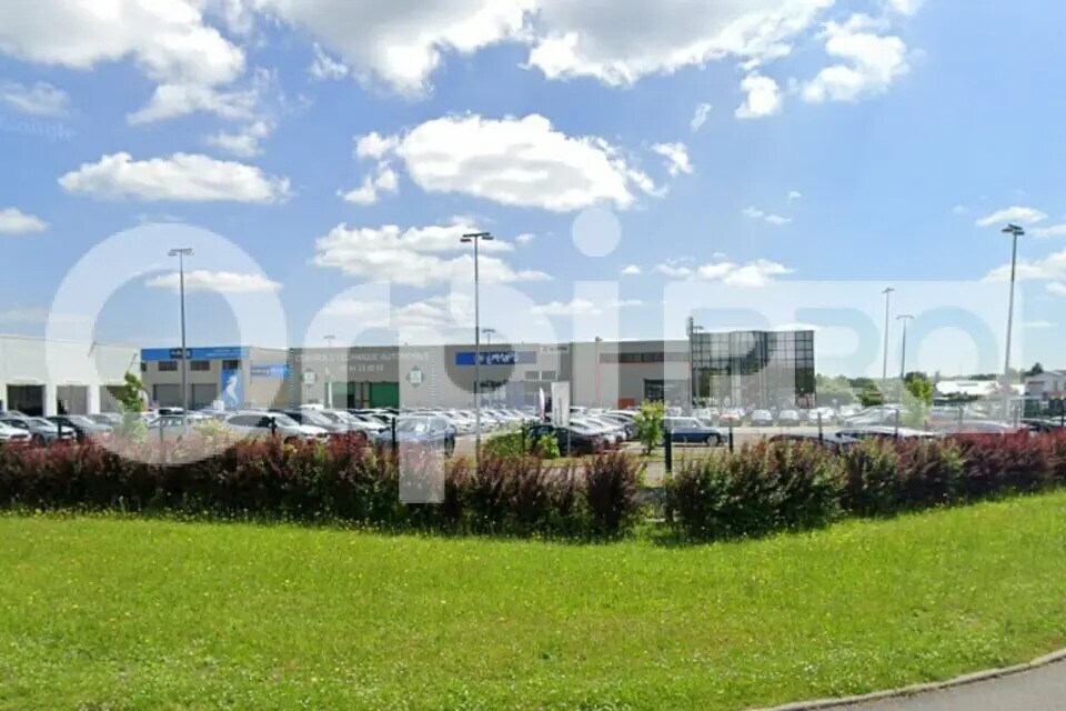 Flex in Compiègne for lease Building Photo- Image 1 of 2