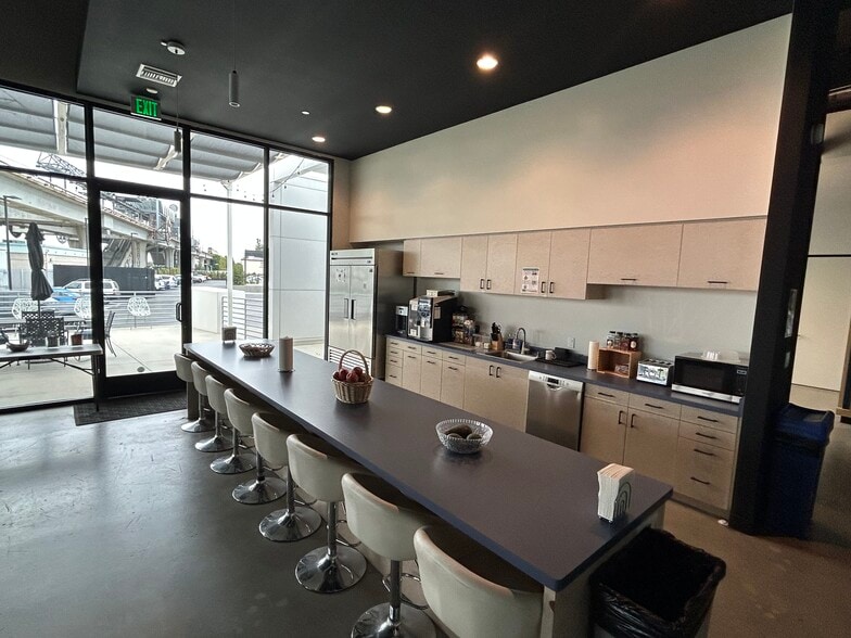 2201 Park Pl, El Segundo, CA for lease - Building Photo - Image 3 of 15