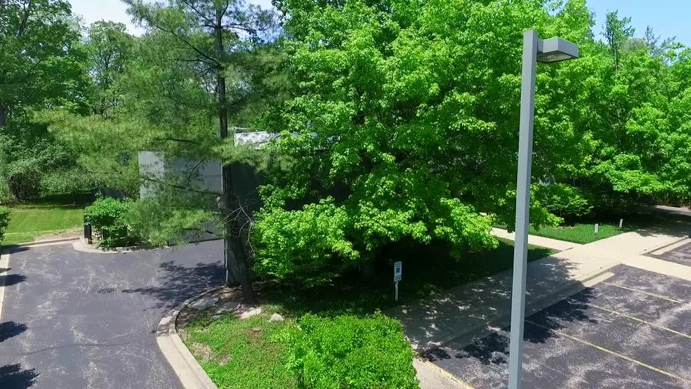 950-990 Corporate Woods Pky, Vernon Hills, IL for lease - Commercial Listing Video - Image 2 of 29