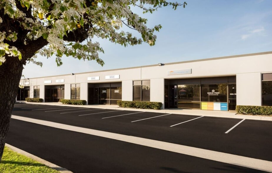 11823 Slauson Ave, Santa Fe Springs, CA for lease - Building Photo - Image 1 of 4