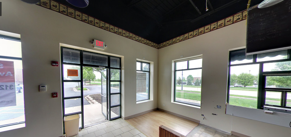 1023 Station Dr, Oswego, IL for lease - Interior Photo - Image 3 of 21