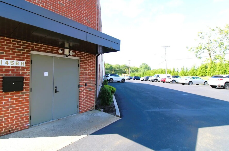 1458 County Line Rd, Huntingdon Valley, PA for sale - Interior Photo - Image 3 of 6