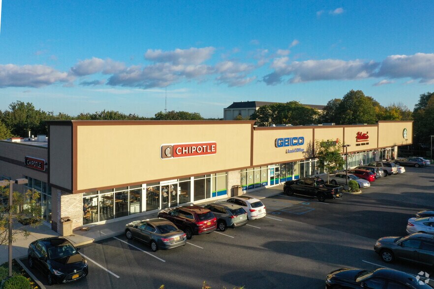 660668 Commack Rd, Commack, NY 11725