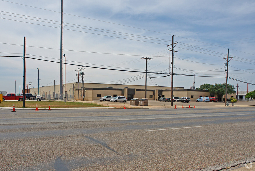 500 E 50th St, Lubbock, TX for lease - Building Photo - Image 3 of 5