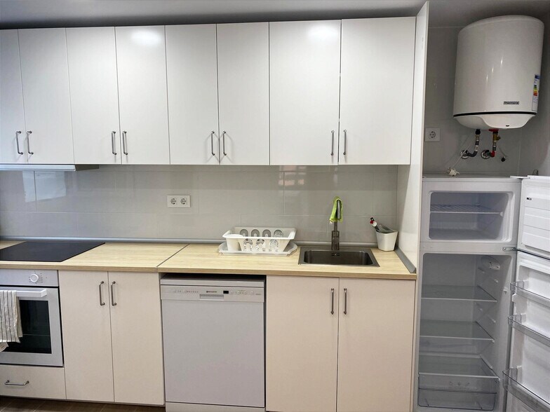 Multifamily in Figueres, Gerona for sale - Interior Photo - Image 3 of 6