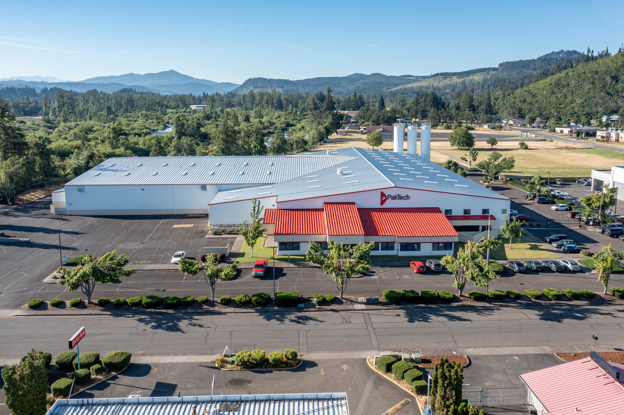 230 E Davidson Ave, Cottage Grove, OR for lease Building Photo- Image 1 of 6