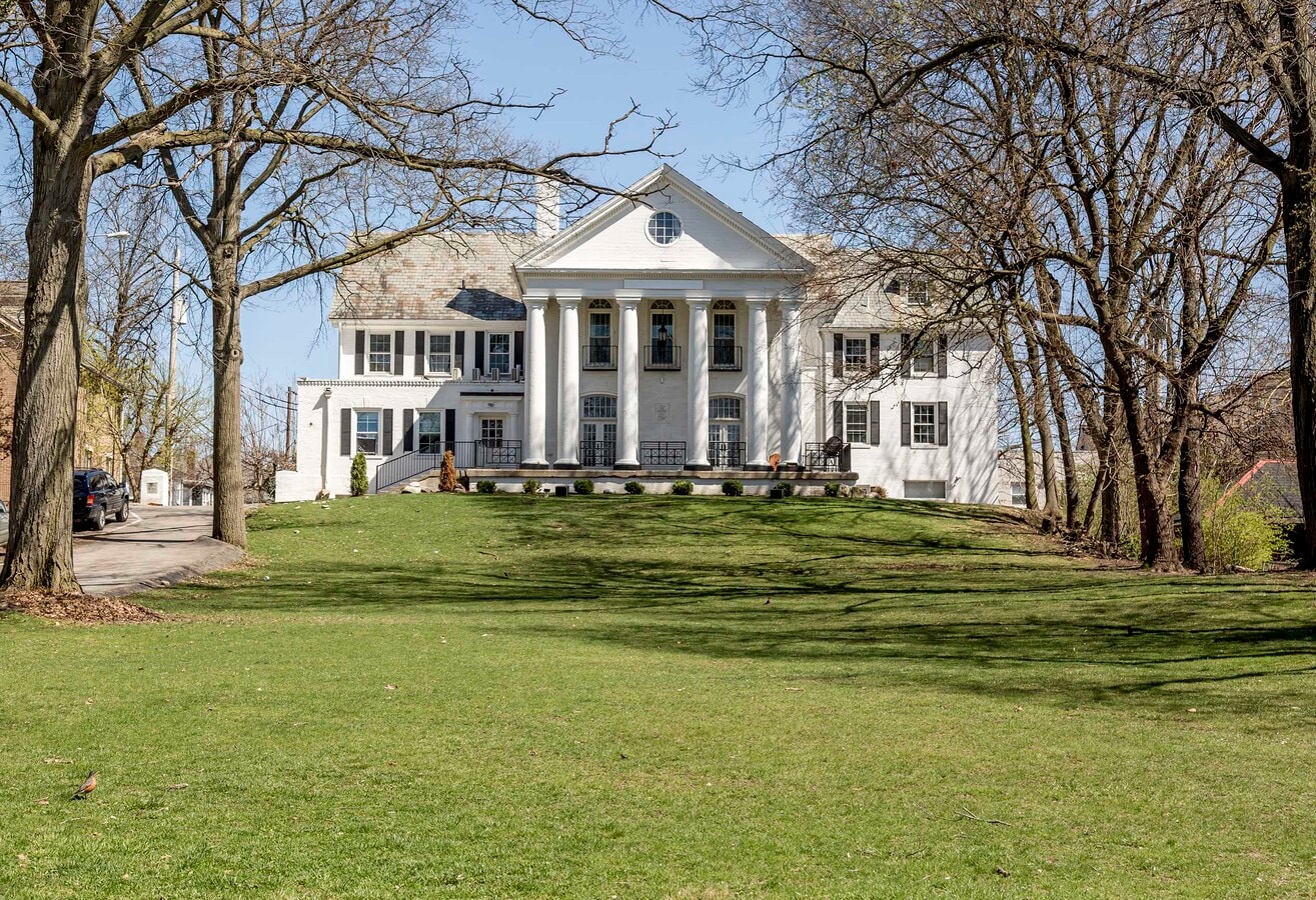 1842 Indianola Ave, Columbus, OH 43201