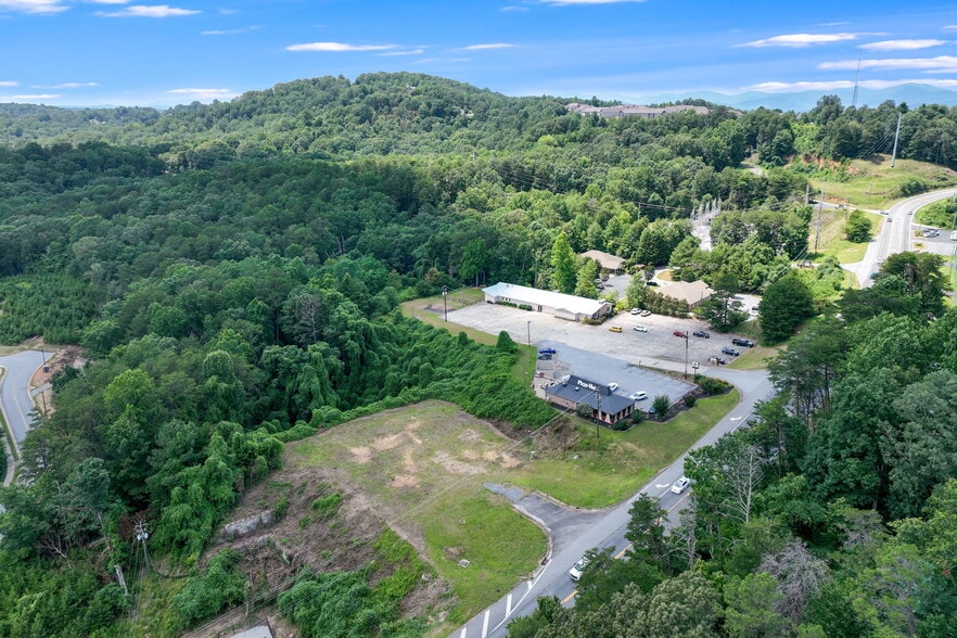 1392 Chestatee Street, Dahlonega, GA for sale - Building Photo - Image 2 of 18