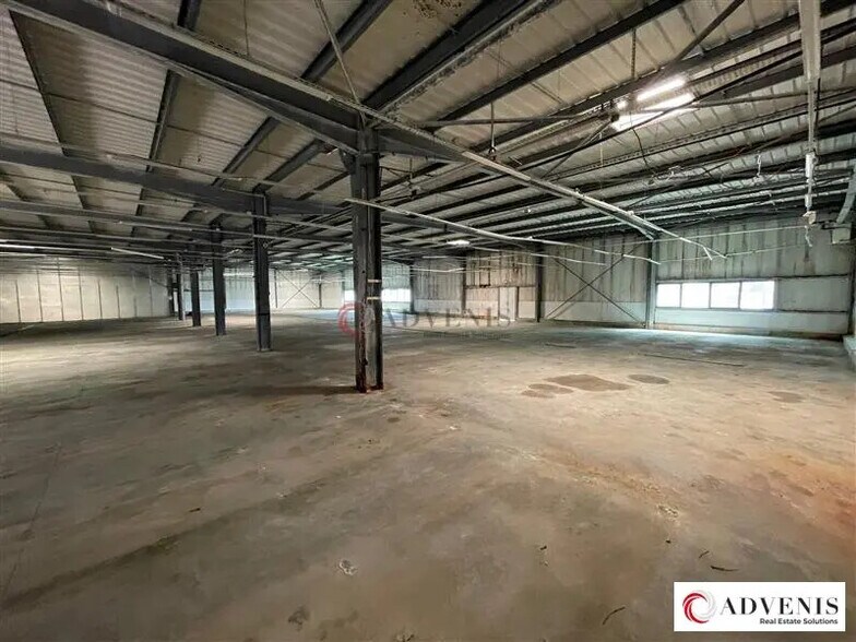 Flex in Lormont for lease - Interior Photo - Image 3 of 12