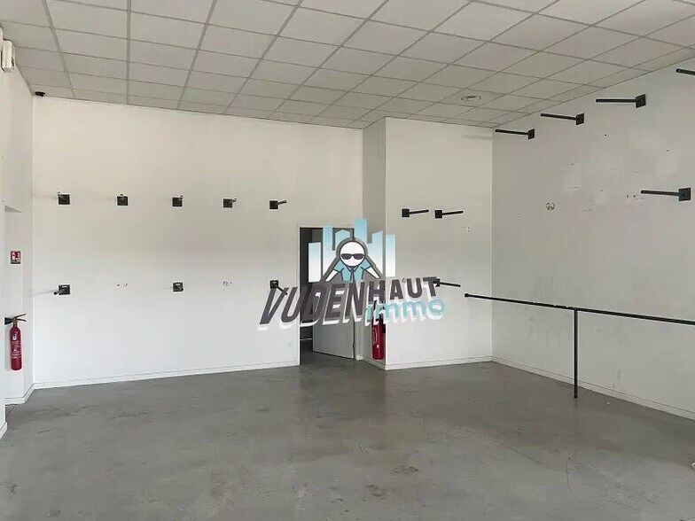 Flex in Muret for lease - Interior Photo - Image 3 of 9