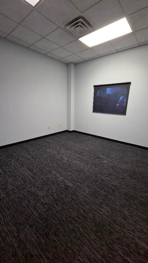 4670 Polaris Ave, Las Vegas, NV for lease Interior Photo- Image 1 of 1