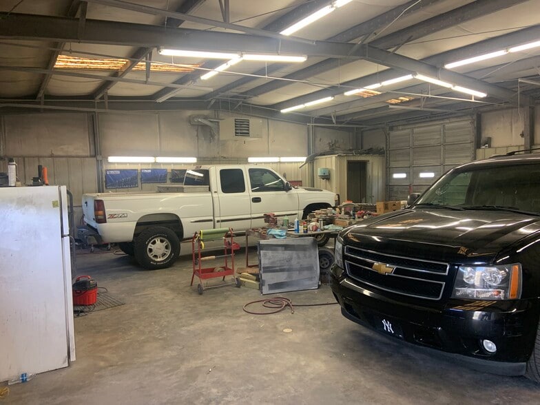 117 Race Track Rd, Hartsville, SC for sale - Interior Photo - Image 2 of 11