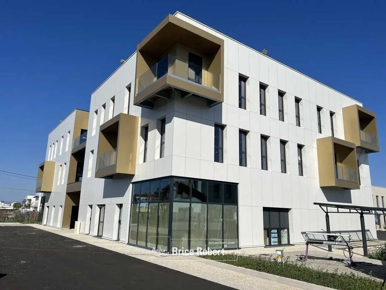 Flex in Décines-Charpieu for sale - Building Photo - Image 3 of 5