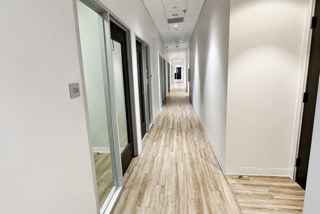 2130 Gulf To Bay Blvd, Clearwater, FL for lease Interior Photo- Image 1 of 5