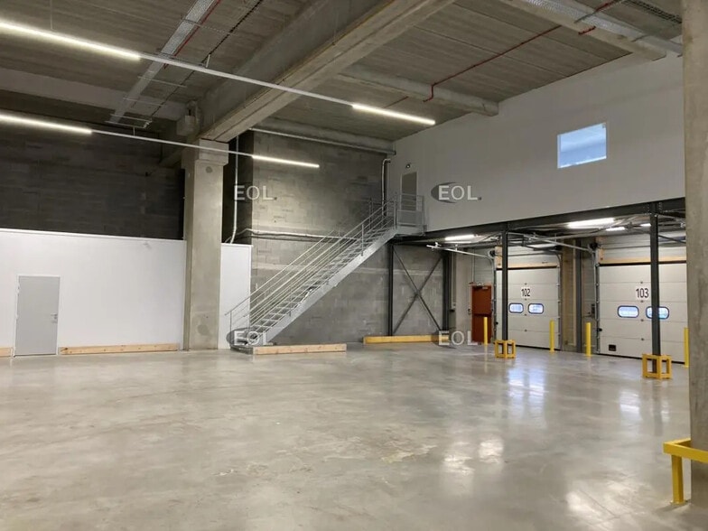 Industrial in Lyon for lease - Interior Photo - Image 3 of 5
