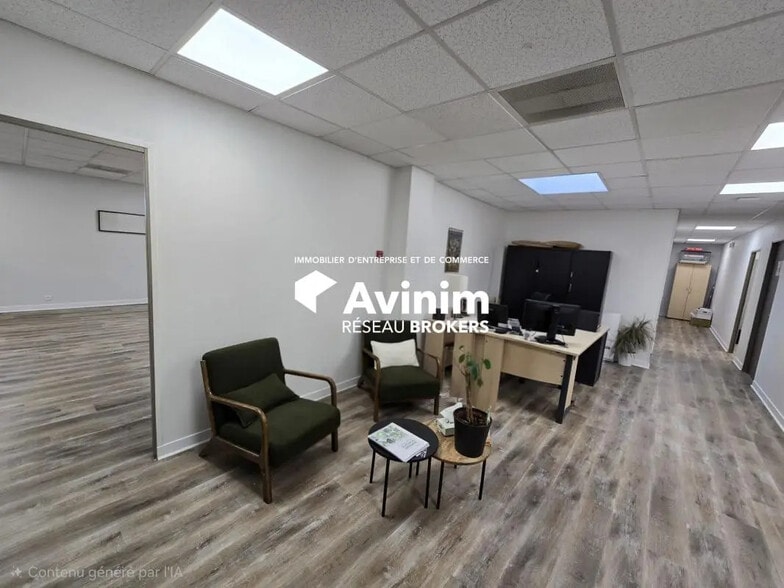 Office in Domont for lease - Interior Photo - Image 2 of 5