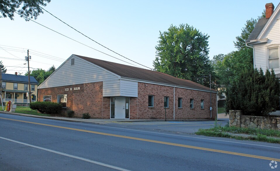 103 W Main St, Hedgesville, WV for sale - Primary Photo - Image 1 of 1