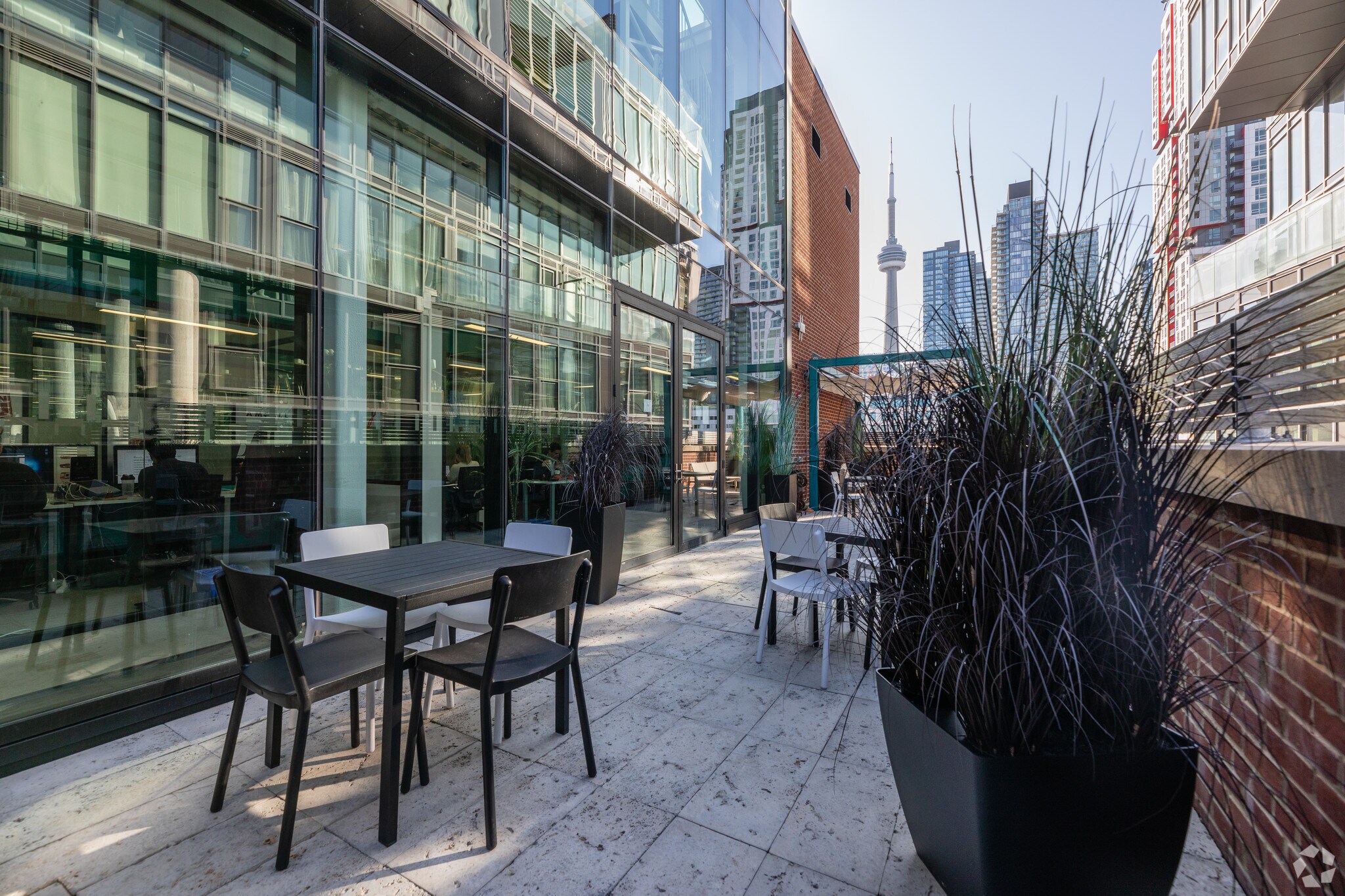 180 John St, Toronto, ON M5T