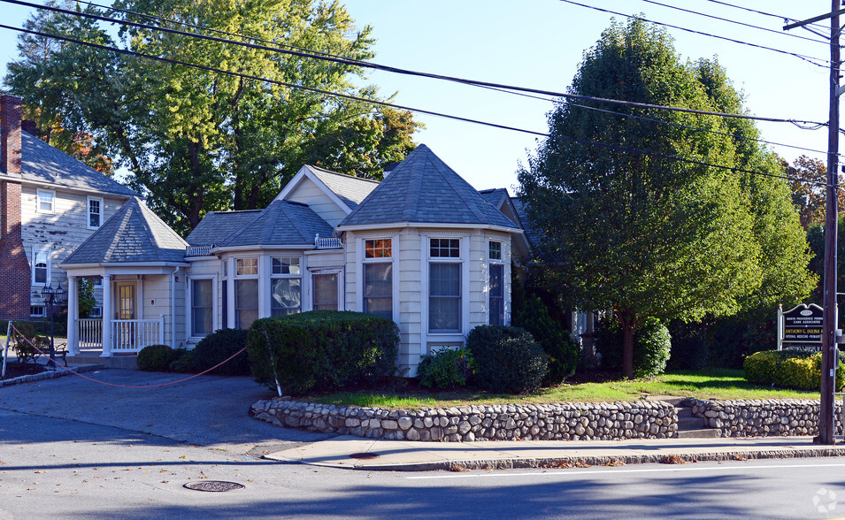 1339 Smith St, North Providence, RI for sale - Primary Photo - Image 1 of 1