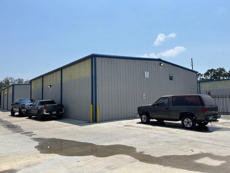 12017 Carlsbad St, Houston, TX for lease - Building Photo - Image 2 of 14