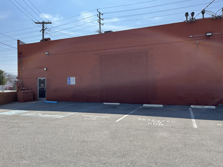 600 N Victory Blvd, Burbank, CA for lease - Building Photo - Image 3 of 19