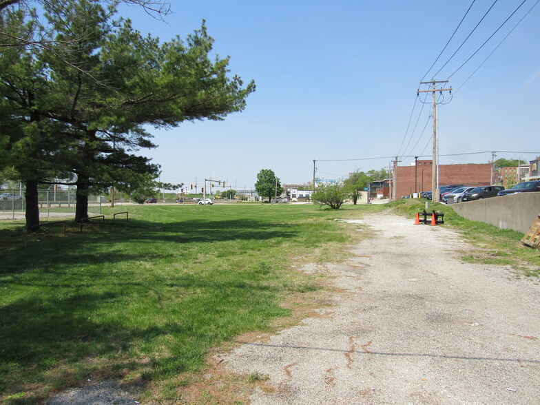 700 E Broadway, Alton, IL for sale - Building Photo - Image 2 of 3