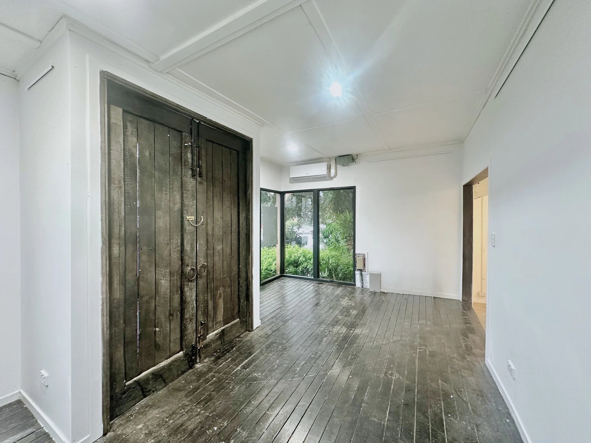 44 Douglas St, Milton for lease Interior Photo- Image 1 of 4