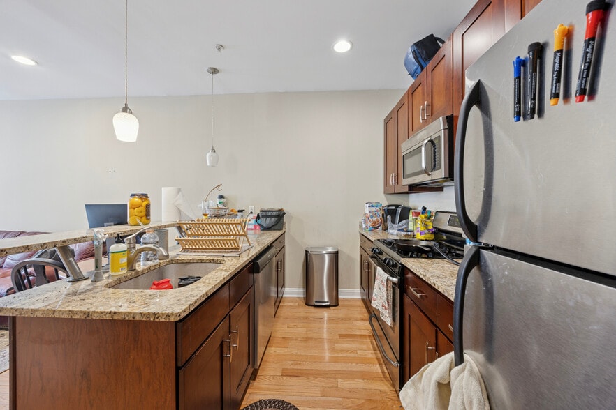 827 Corinthian Ave, Philadelphia, PA for sale - Building Photo - Image 2 of 7