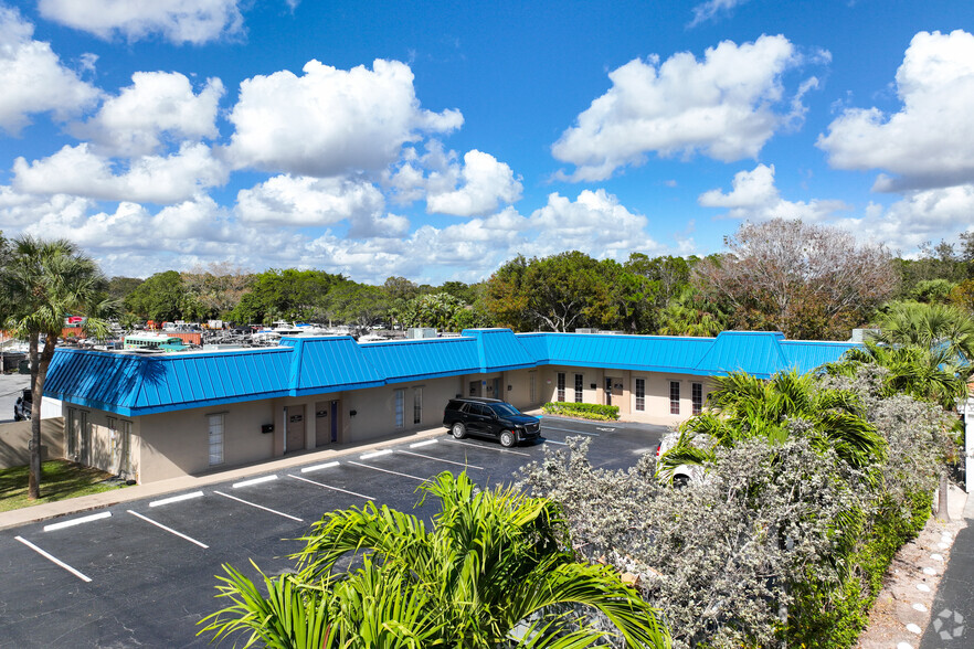 2501 W Hillsboro Blvd, Deerfield Beach, FL for lease - Building Photo - Image 1 of 11