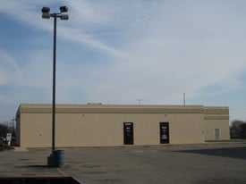 Macomb Shopping Center - Convenience Store