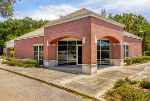 TAMPA RETAIL/BANK AT  SIGNALIZED INTERSECTION - Convenience Store