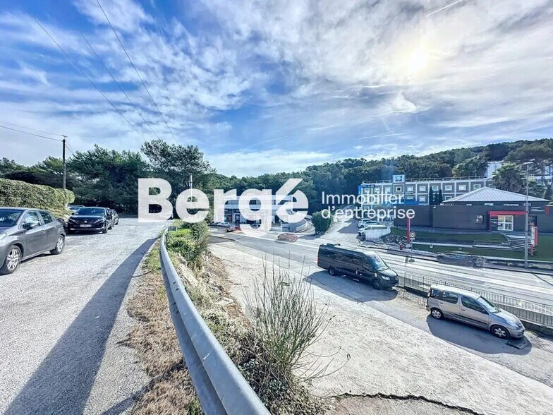 Retail in Vallauris for lease - Building Photo - Image 1 of 5