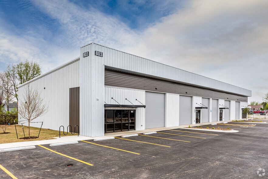 803 W Price Ln, Rogers, AR for lease - Primary Photo - Image 1 of 4