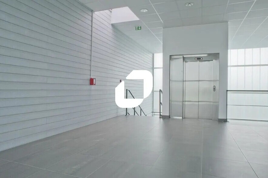 Office in Serris for lease - Interior Photo - Image 3 of 4