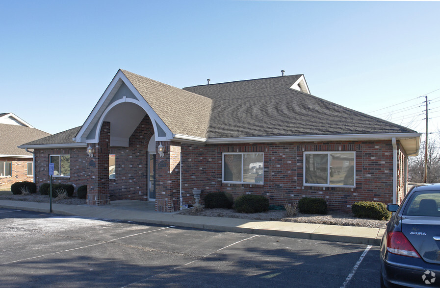 2268-2270 Bluestone Dr, Saint Charles, MO for lease - Primary Photo - Image 2 of 7