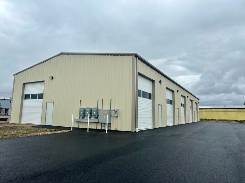30003 Federal Ln, Eugene, OR for lease - Building Photo - Image 3 of 8