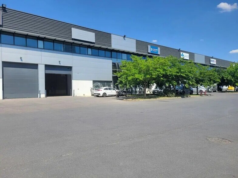 Flex in Saint-Denis for lease - Building Photo - Image 2 of 12