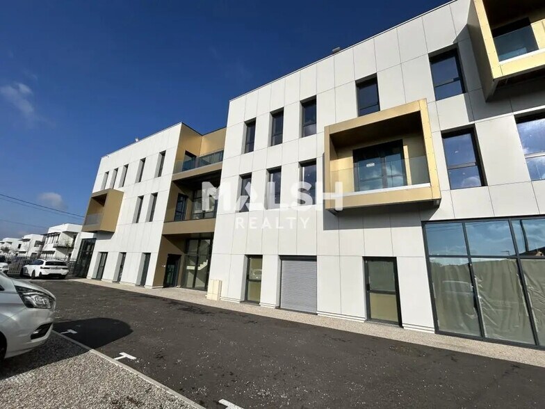 Office in Décines-Charpieu for lease - Building Photo - Image 2 of 8