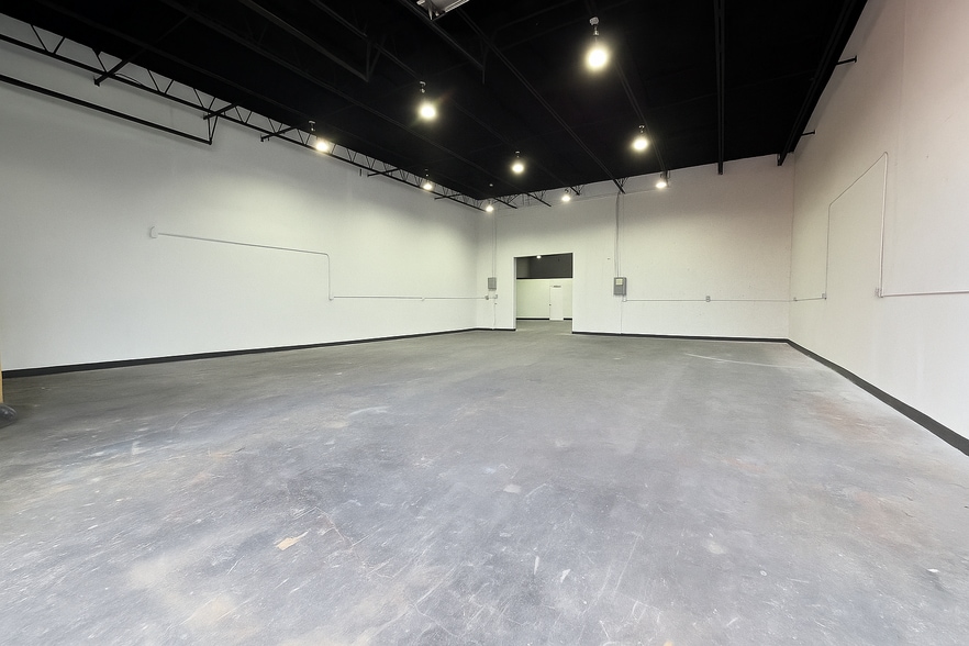 2100 N Powerline Rd, Pompano Beach, FL for lease - Building Photo - Image 3 of 9