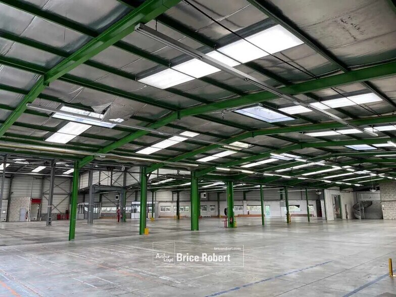 Office in Brignais for lease - Interior Photo - Image 2 of 11