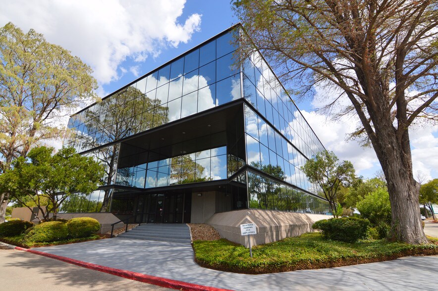 4615 Walzem Rd, San Antonio, TX for lease - DSC_0490 - Image 1 of 18