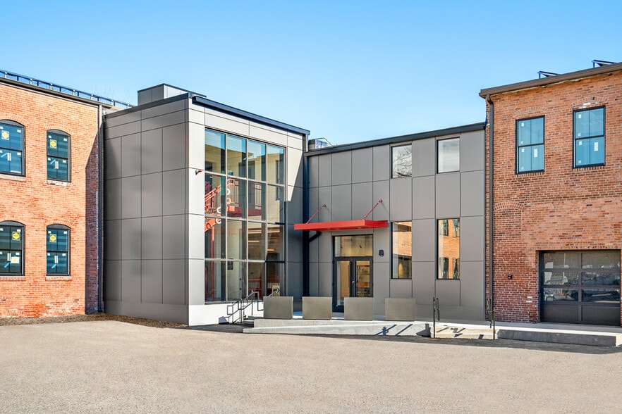 224 Calvary St, Waltham, MA for lease - Building Photo - Image 1 of 7